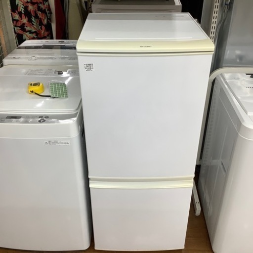 2ドア冷蔵庫　SHARP SJーD14AーW2015年製　137Ｌ　変色.ヤケ有.清掃【未実地】