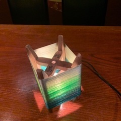 糸巻きみたいな照明の画像