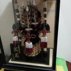 美品♦️超超激安♦️破魔弓飾り、武蔵♦️縁起物♦️外寸約サイズ横30cm、縦50cm、奥行き24cm♦️かなりお値打ちにお譲り致します♦️中古としてのご理解をお願い致しますの画像