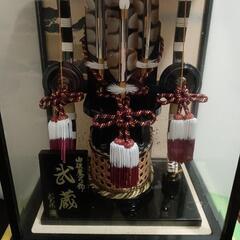 美品♦️超超激安♦️破魔弓飾り、武蔵♦️縁起物♦️外寸約サイズ横30cm、縦50cm、奥行き24cm♦️かなりお値打ちにお譲り致します♦️中古としてのご理解をお願い致しますの画像