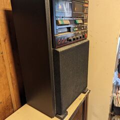 8トラ再生とカセットテープのカラオケ機器の画像