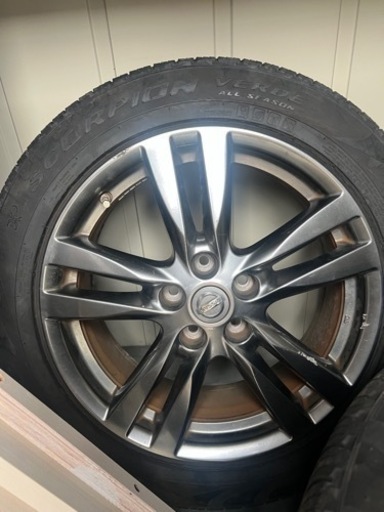 車のパーツ タイヤ、ホイール