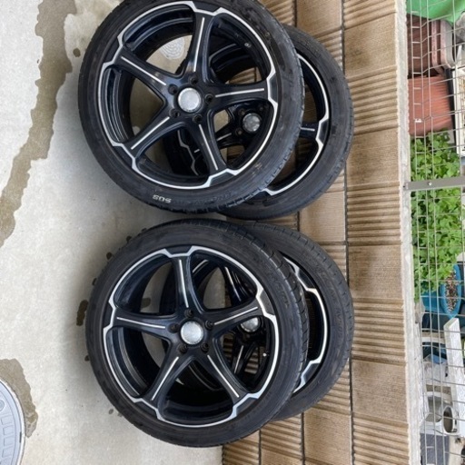 車のパーツ タイヤ、ホイール