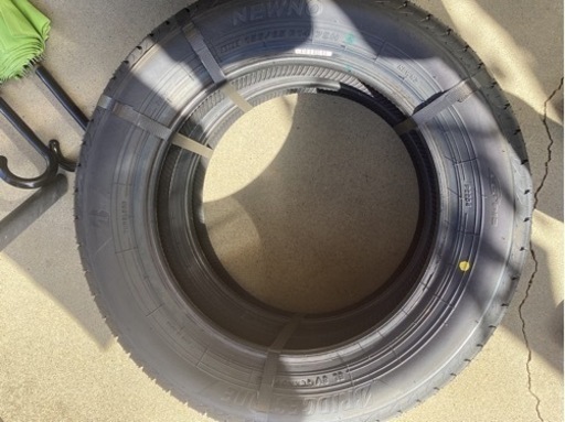 車のパーツ タイヤ、ホイール