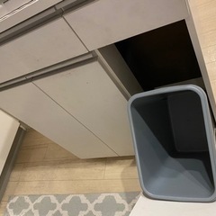ゴミ箱収納付きキャビネットの画像