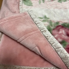 【取りに来ていただける方限定】花柄の毛布(ピンク)の画像