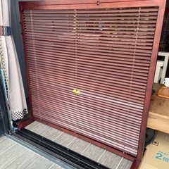 【値下げ‼️】置型ブラインド付きパーテーション (木製)の画像