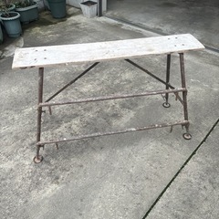 脚立、馬の画像