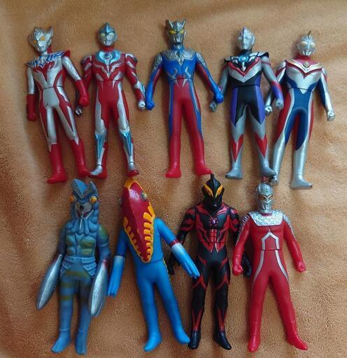 ウルトラマン　ソフビ人形　９体