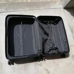 スーツケース　中　の画像