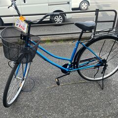 リサイクルショップどりーむ天保山店　No1090　自転車　ママチャリ　青色　２７インチ　カゴ付き　荷台付き　の画像