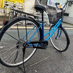 リサイクルショップどりーむ天保山店　No1090　自転車　ママチャリ　青色　２７インチ　カゴ付き　荷台付き　の画像