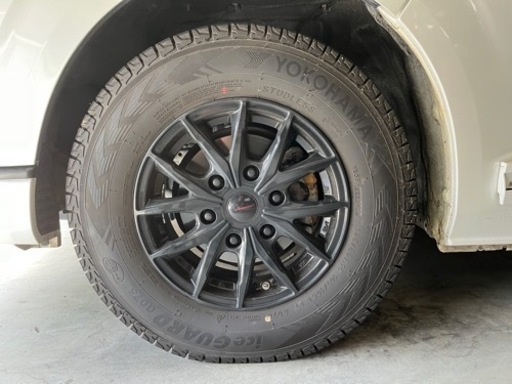 ハイエース　スタッドレスタイヤ