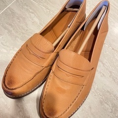 牛革　ローファーの画像