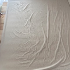 クイーンサイズのマットレスとカバー