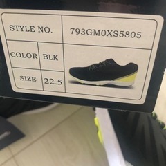 新品　22.5 スニーカー　靴　運動靴靴/バッグ 靴 ブーツの画像