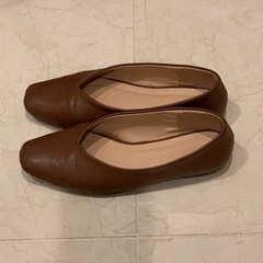 スクエアパンプスの画像