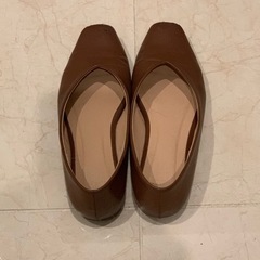 スクエアパンプスの画像