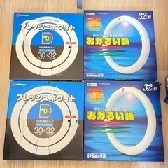 (お話し中)32W形蛍光灯菅×4本