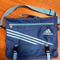 adidasバッグ