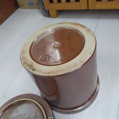 漬物、梅干し、陶器の画像
