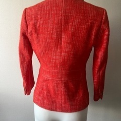 バナナリパブリックのコーラルオレンジジャケットの画像