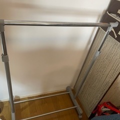 ハンガーラックの画像