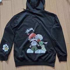 黒薄手パーカーの画像