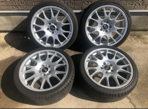 車のパーツ タイヤ、ホイール