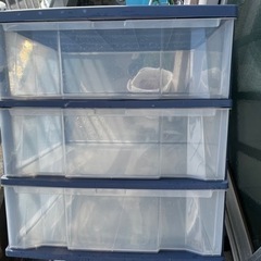 衣装ケース3段とぬいぐるみ