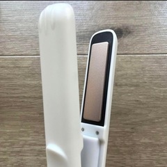 【新品】ヘアアイロン ミニ コードレス ストレート usb充電 2way ポーチ付きの画像