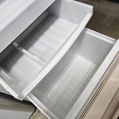 リサイクルショップどりーむ荒田店 No10921　処分特価！　シャープ　２ドア冷蔵庫　両開き対応！　2011年製　容量167L　1～2人暮らしに最適なサイズです♪の画像