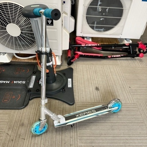 【お買い得‼️】XERES 光るキックスクーター ブレーキ付き 乗用玩具 ブルー♪