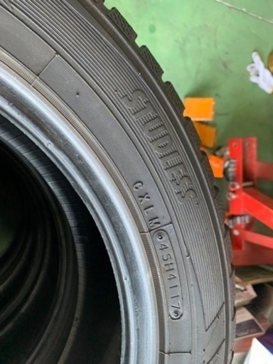 車のパーツ タイヤ、ホイール