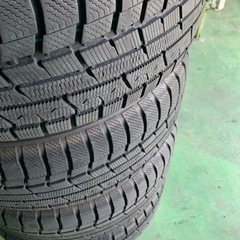 車のパーツ タイヤ、ホイール