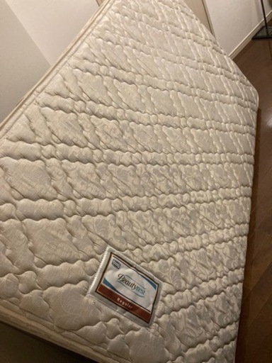 【再値下げ】シモンズ社製マットレス(セミダブル)