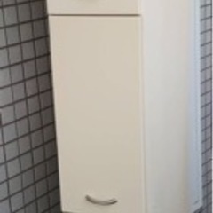 キッチン収納　食器棚の画像