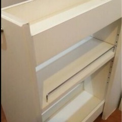 キッチン収納　食器棚の画像