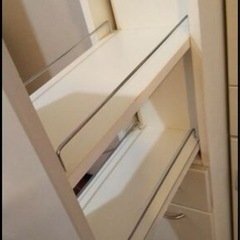 キッチン収納　食器棚の画像