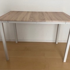 ダイニングテーブル　椅子4脚付きの画像