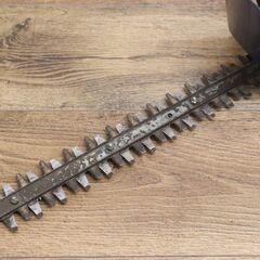 【ヤ取12/26終了】≪ZU909ジ≫ 通電OK makita/マキタ 350㎜ 生垣バリカン MUH352 100V/3A/50-60Hz/290W 農業機械/草刈機/芝刈機/刈払機/剪定用具 現状品の画像