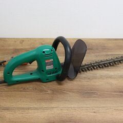 【ヤ取12/26終了】≪ZU909ジ≫ 通電OK makita/マキタ 350㎜ 生垣バリカン MUH352 100V/3A/50-60Hz/290W 農業機械/草刈機/芝刈機/刈払機/剪定用具 現状品の画像