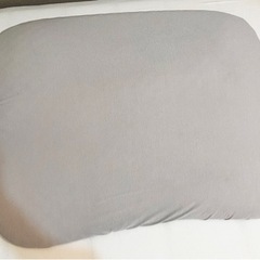 【ほぼ新品】ニトリ　肩・首・背中も支える枕の画像