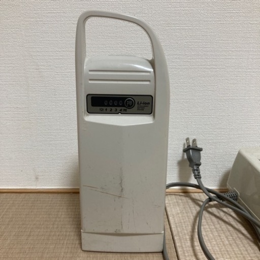 電動アシスト自転車　バッテリーと充電器