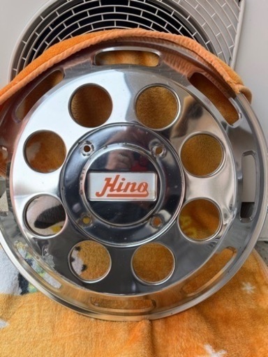 22.5インチフロントホイールキャップ　ブラケット付き❗️