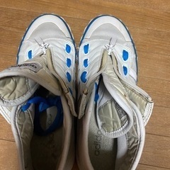 adidas シューズ　の画像