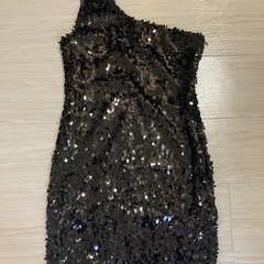 黒のパーティードレス