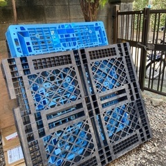 【無料】早いもの勝ち! プラスチック製 中古パレット 限定７枚 【引き取り限定 東京都中野区】の画像