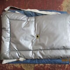 学校用の防災頭巾の画像