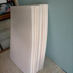 【️お譲り先決定  4/27午前中お譲り】三つ折マットレスなどの画像